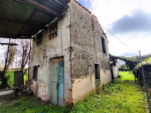 casa indipendente in vendita a Lucca in zona zona Antraccoli