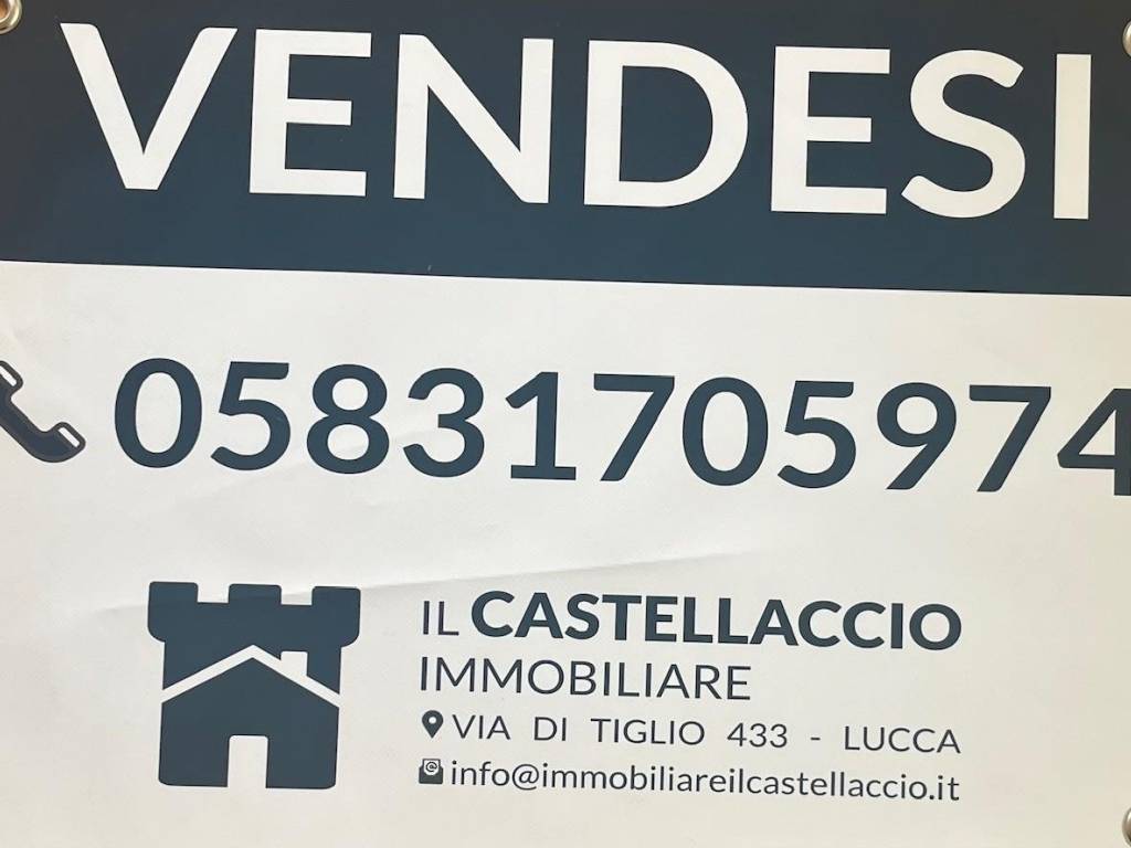 negozio in vendita a Lucca in zona Centro Città