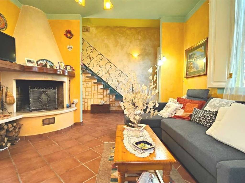 casa indipendente in vendita a Lucca in zona San Pietro a Vico