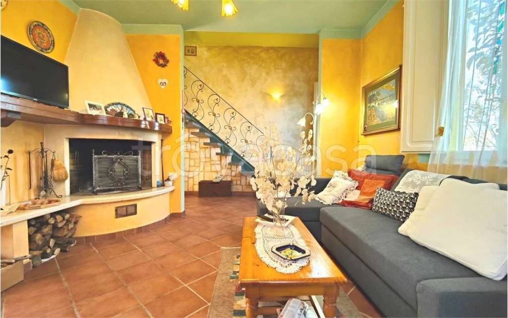 casa indipendente in vendita a Lucca in zona San Pietro a Vico