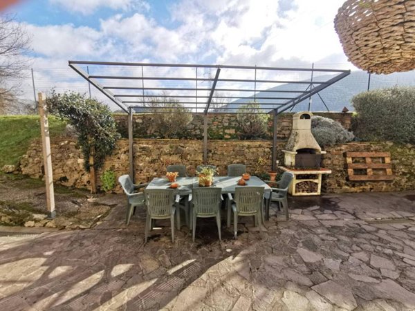 casa indipendente in vendita a Lucca in zona Cerasomma