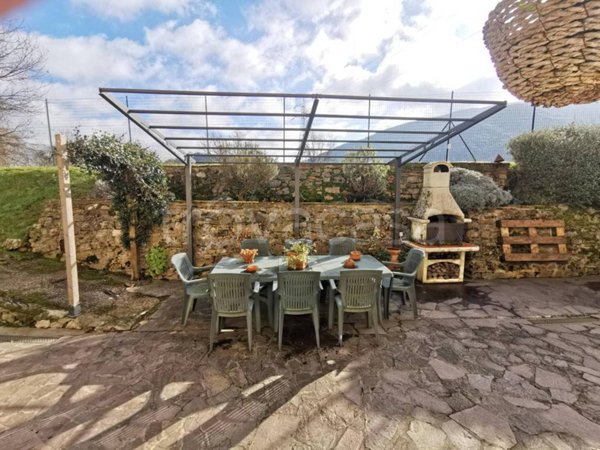 casa indipendente in vendita a Lucca in zona Cerasomma