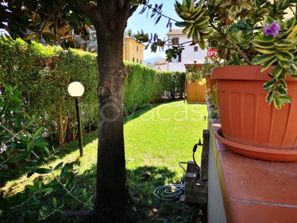 casa indipendente in vendita a Lucca in zona Picciorana