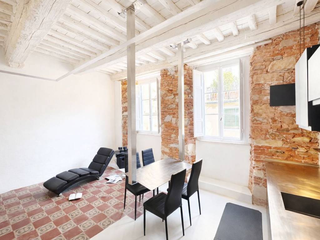 appartamento in vendita a Lucca in zona Centro Città