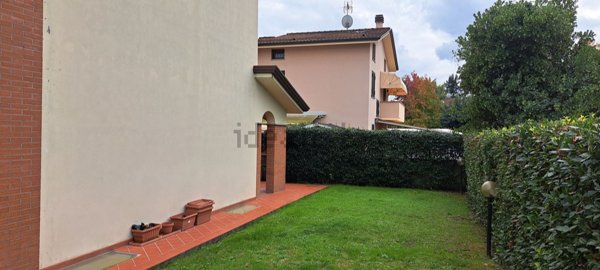 casa indipendente in vendita a Lucca