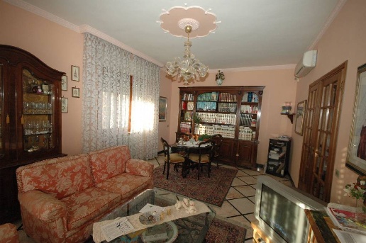 casa indipendente in vendita a Lucca in zona Centro Città