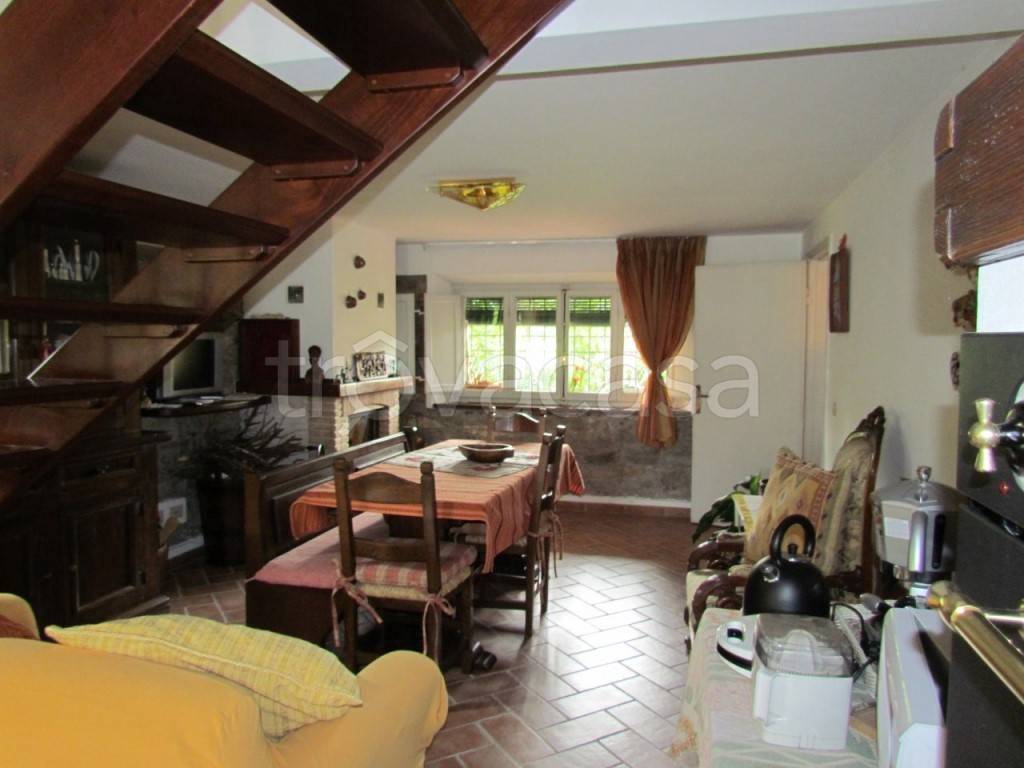 casa indipendente in vendita a Lucca in zona Maggiano