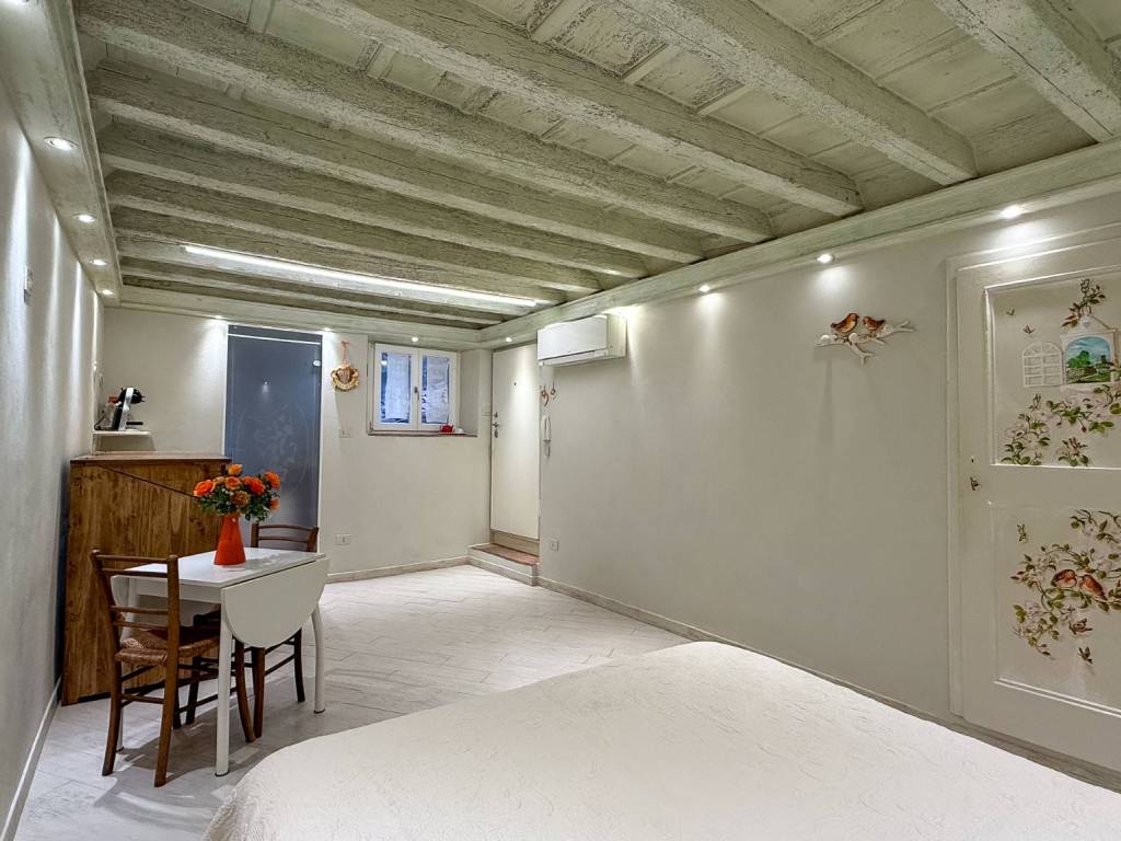 appartamento in vendita a Lucca in zona Centro Città