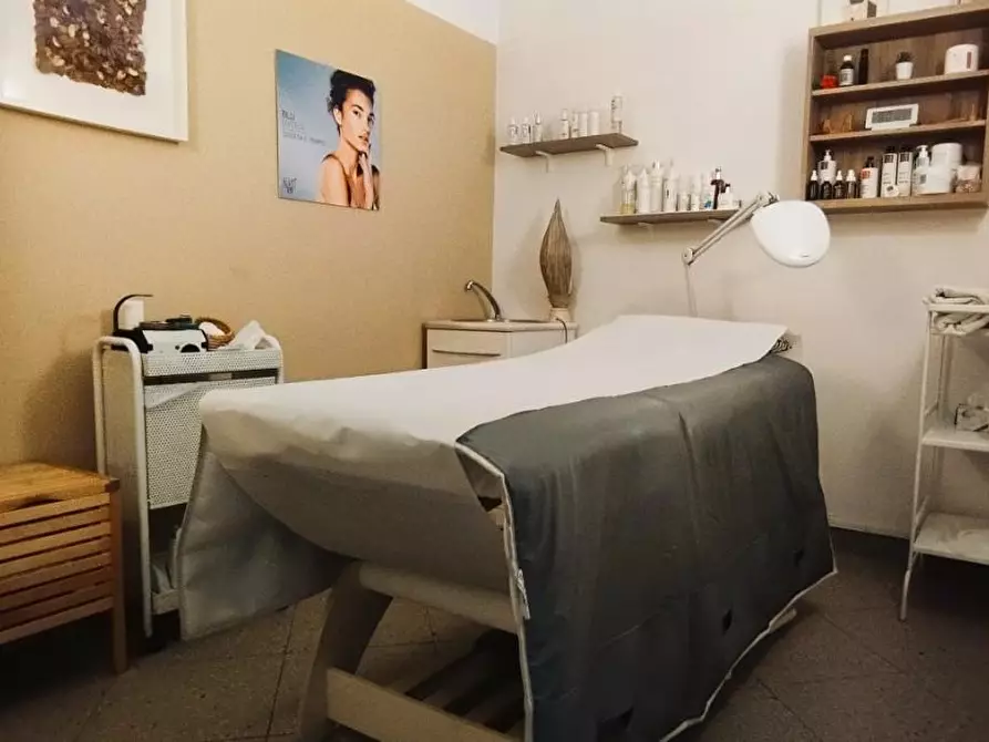 negozio in vendita a Lucca in zona Centro Città