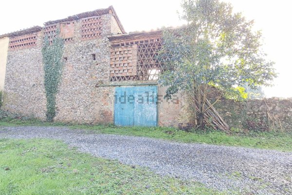 casale in vendita a Lucca in zona zona Antraccoli