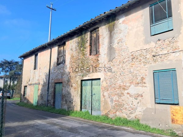 casale in vendita a Lucca in zona Picciorana