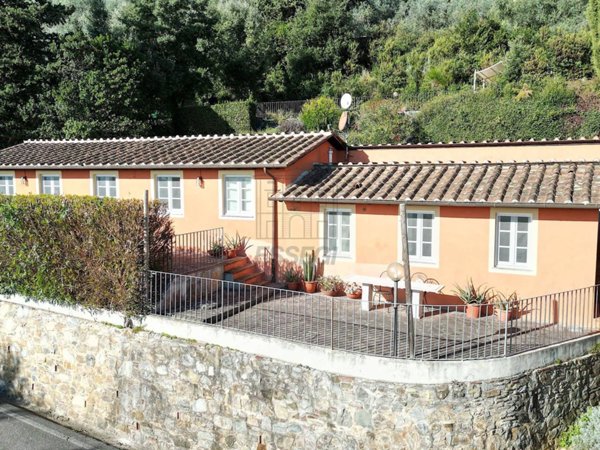 casa indipendente in vendita a Lucca in zona Centro Città