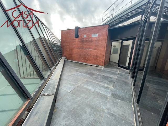 ufficio in vendita a Lucca in zona Centro Città