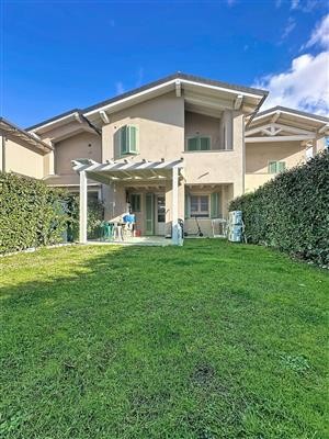 casa indipendente in vendita a Lucca