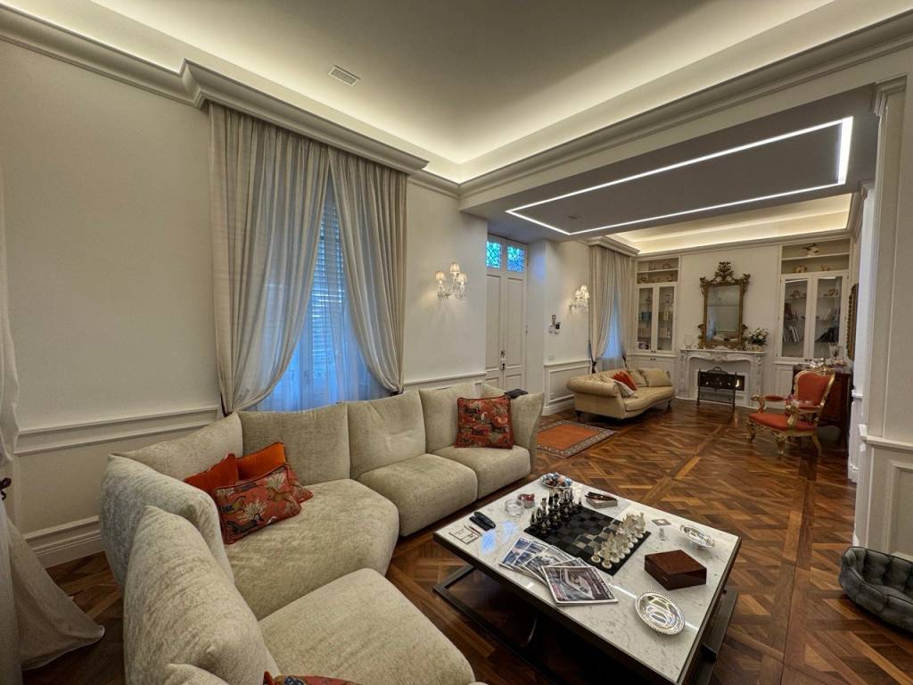 casa indipendente in vendita a Lucca in zona Centro Città