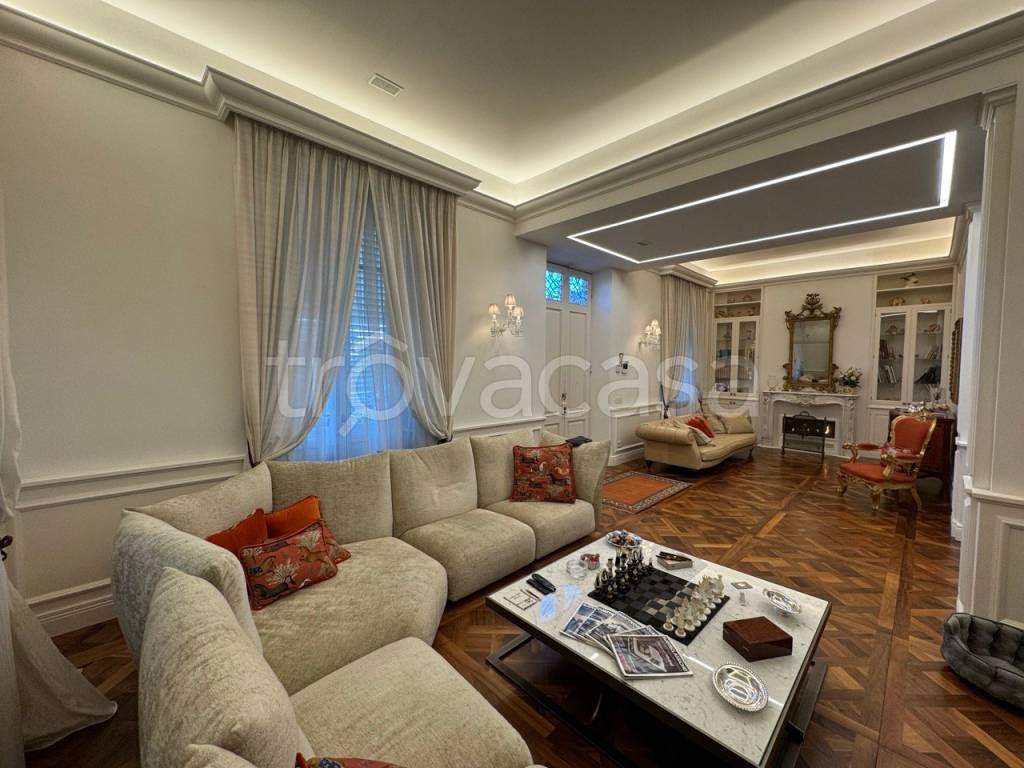 casa indipendente in vendita a Lucca in zona Centro Città