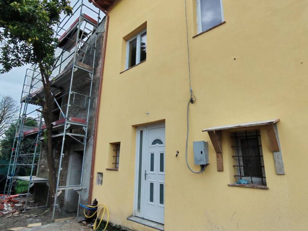 casa indipendente in vendita a Lucca in zona Zona San Concordio