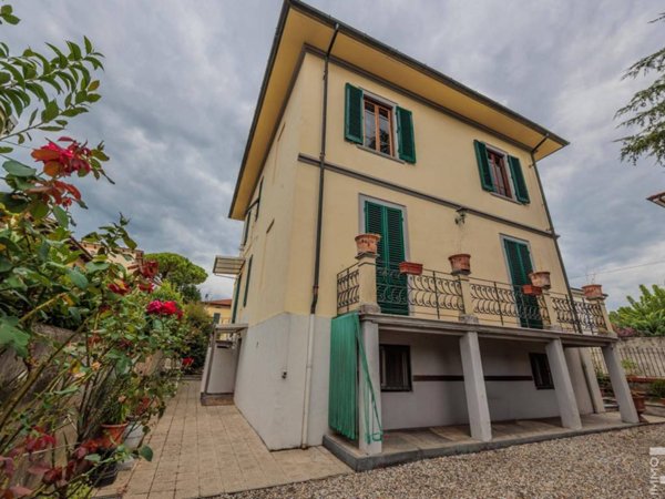casa indipendente in vendita a Lucca in zona Pontetetto