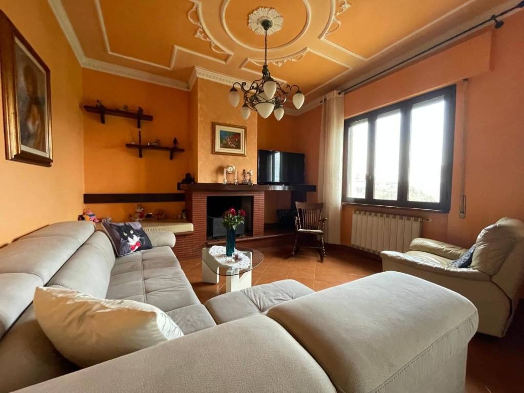 casa indipendente in vendita a Lucca in zona Centro Città