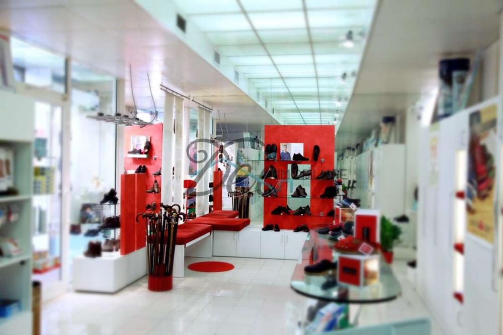 negozio in vendita a Lucca in zona Centro Città