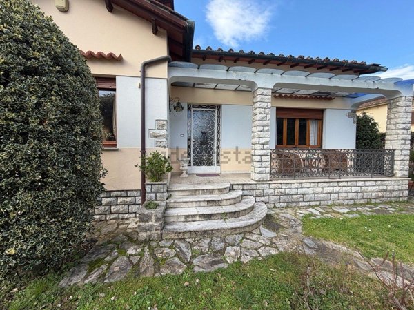 casa indipendente in vendita a Lucca in zona Sant'Angelo in Campo