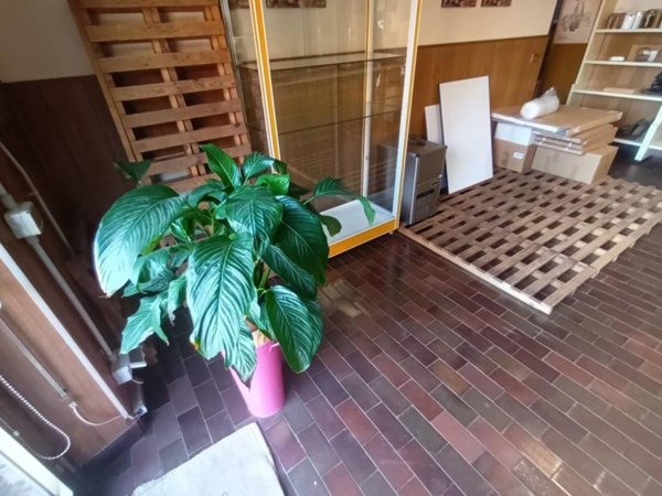 negozio in vendita a Lucca in zona Monte San Quirico