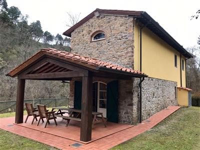casa indipendente in vendita a Lucca in zona Centro Città