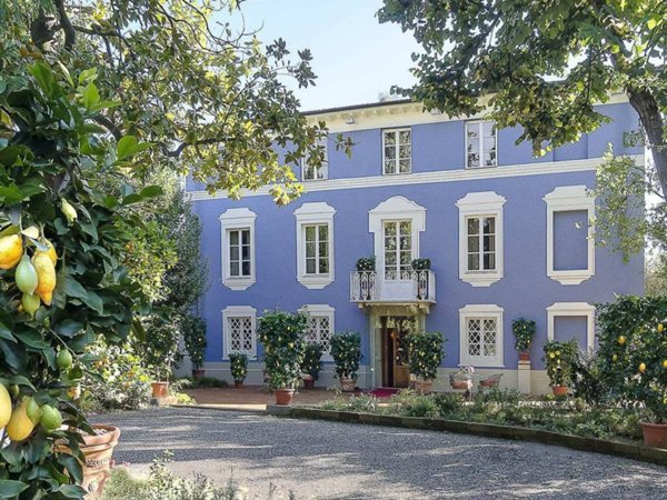 intera palazzina in vendita a Lucca in zona San Lorenzo a Vaccoli
