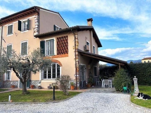 casale in vendita a Lucca in zona San Cassiano a Vico