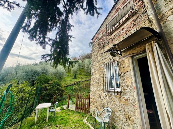 casa indipendente in vendita a Lucca in zona Ciciana