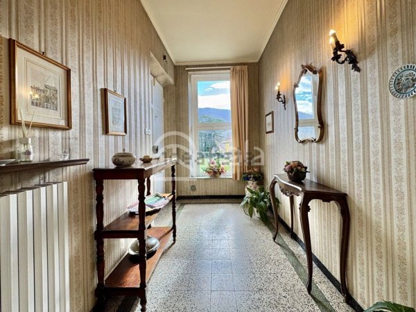 casa indipendente in vendita a Lucca in zona Montuolo