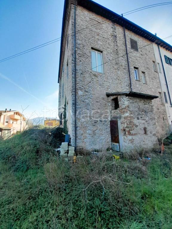 casa indipendente in vendita a Lucca in zona Ponte San Pietro