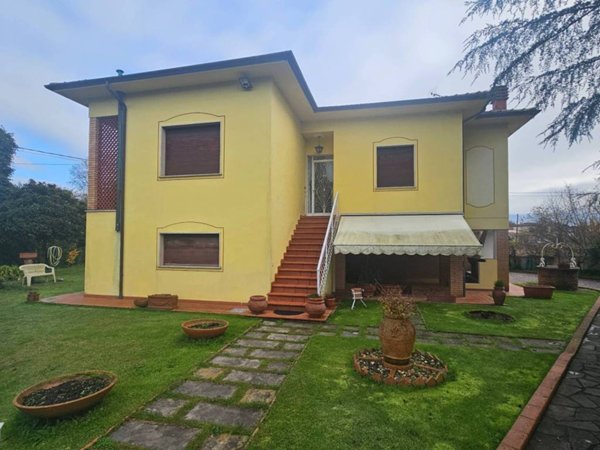 casa indipendente in vendita a Lucca in zona Ponte San Pietro