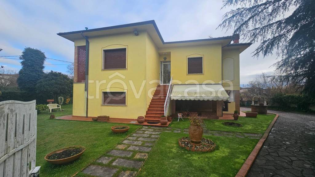 casa indipendente in vendita a Lucca in zona Chiatri