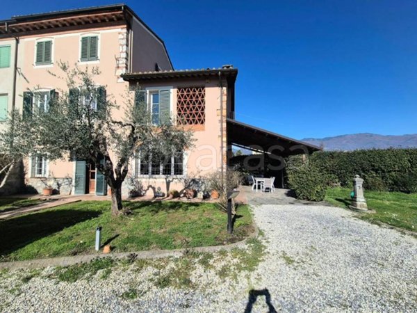 casa indipendente in vendita a Lucca in zona San Pietro a Vico
