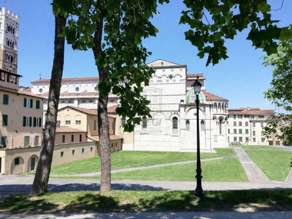 casa indipendente in vendita a Lucca in zona Centro Città