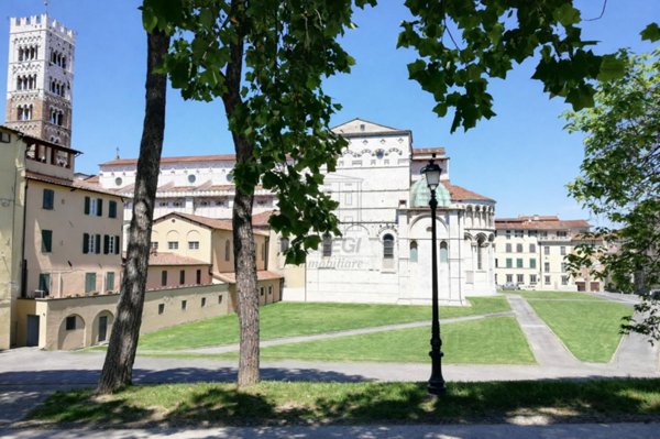casa indipendente in vendita a Lucca in zona Centro Città