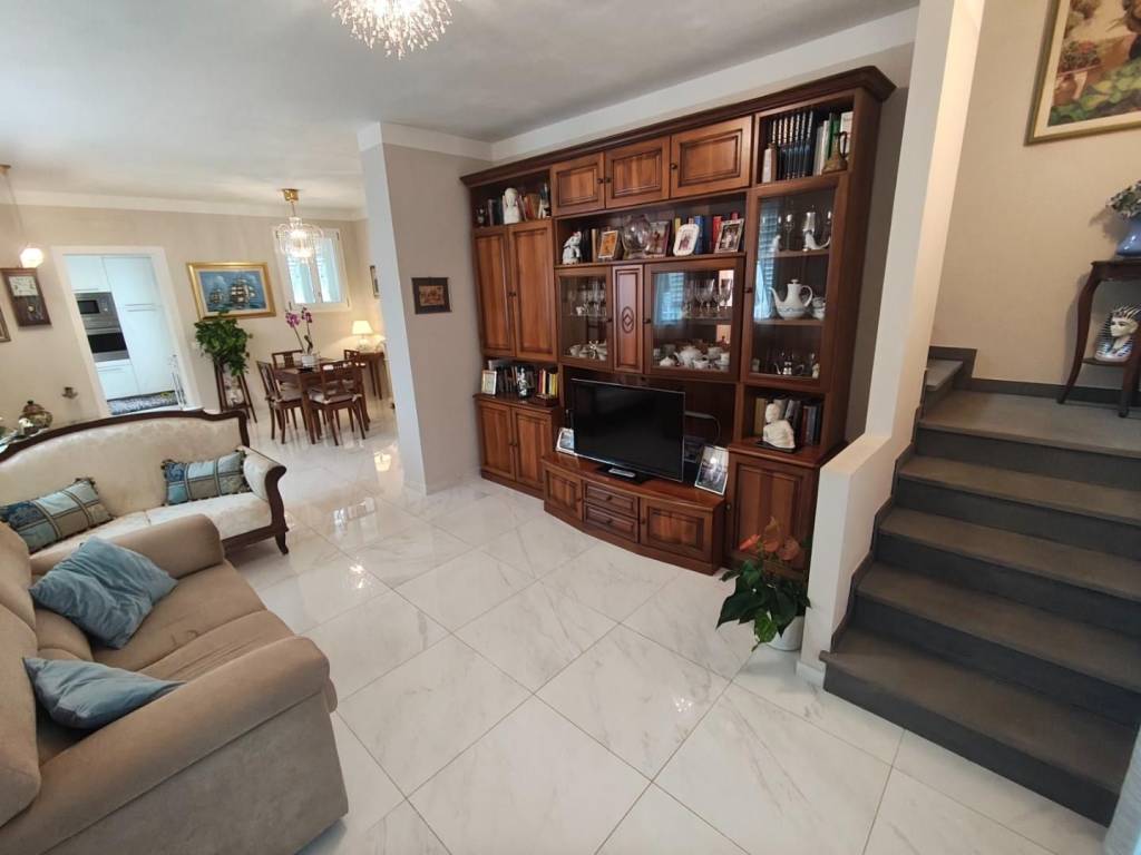 casa indipendente in vendita a Lucca in zona Maggiano