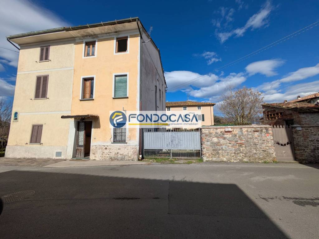 casa indipendente in vendita a Lucca in zona San Pietro a Vico