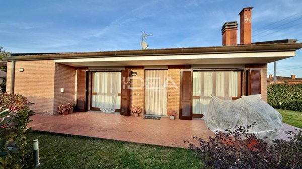 casa indipendente in vendita a Lucca in zona Centro Città