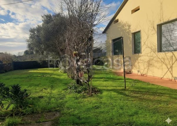 casa indipendente in vendita a Lucca in zona zona Mugnano