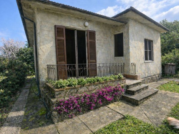 casa indipendente in vendita a Lucca in zona Centro Città