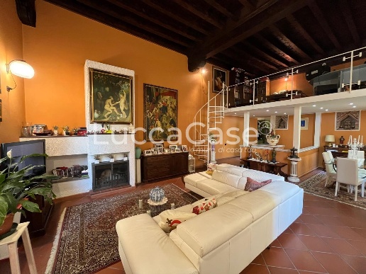 appartamento in vendita a Lucca in zona Centro Città