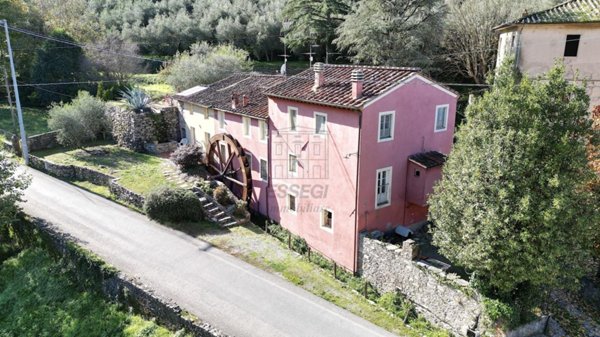 casa indipendente in vendita a Lucca in zona Centro Città