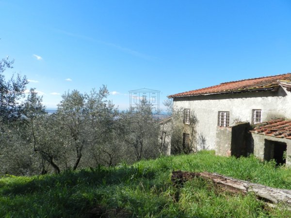 casa indipendente in vendita a Lucca in zona Centro Città