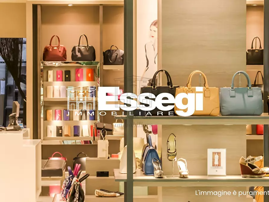 negozio in vendita a Lucca in zona Centro Città