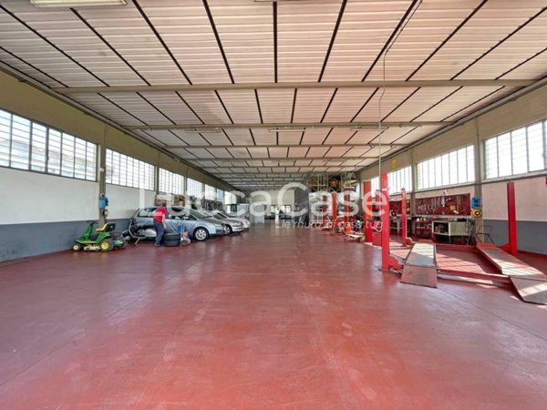 capannone in vendita a Lucca in zona zona Antraccoli