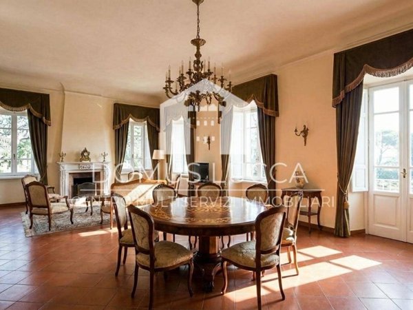 casa indipendente in vendita a Lucca in zona Centro Città