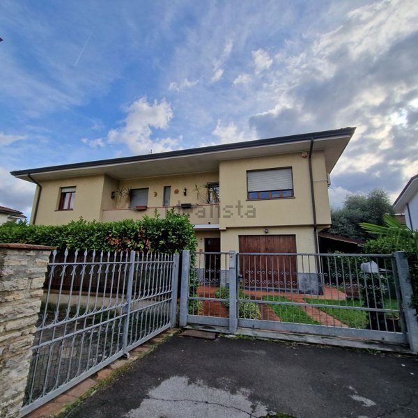 casa indipendente in vendita a Lucca in zona Nave
