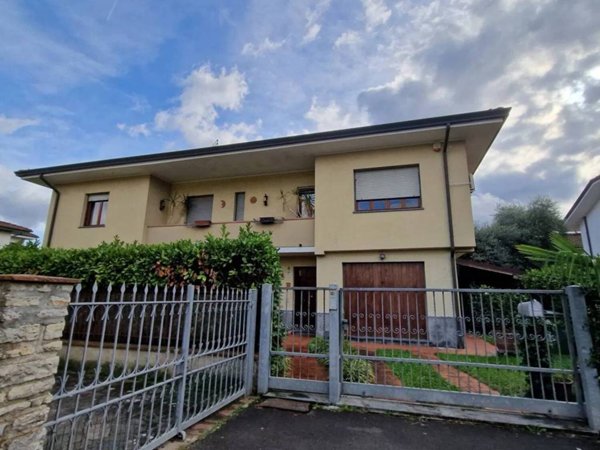 casa indipendente in vendita a Lucca in zona Nave